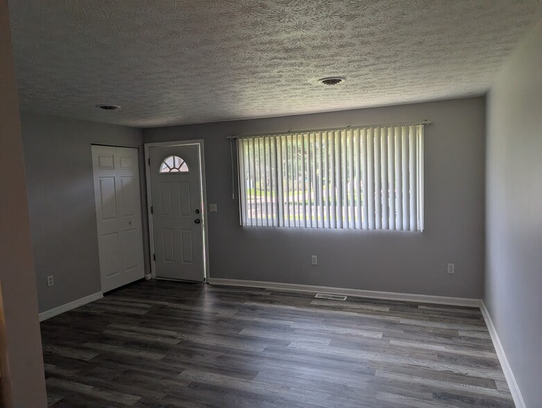 Building Photo - 7465 Rob St NW