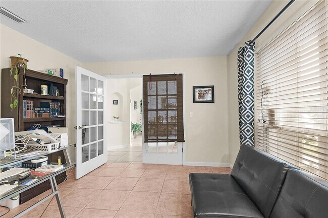 Building Photo - 237 N Hidden Tree Dr