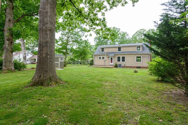 Building Photo - Charming Three-Bedroom Home East of Asheville