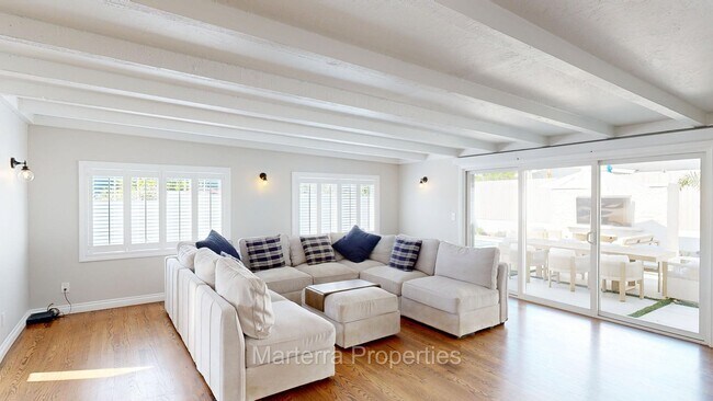 Building Photo - Beautiful Home with Pool!