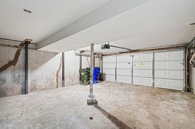 Building Photo - 334 Hyde Park Dr