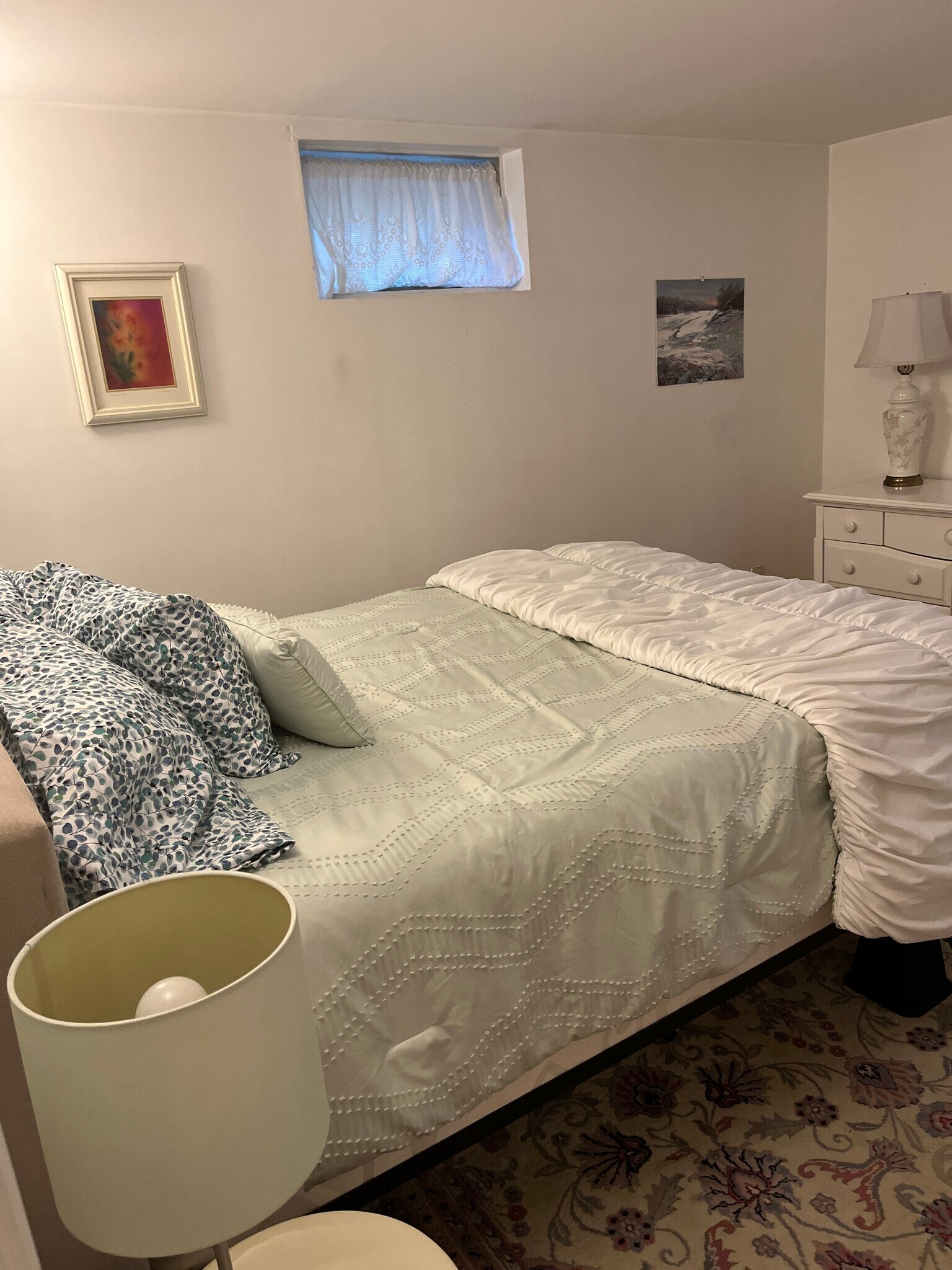 Queen size bed - 3 Jerdens Ln