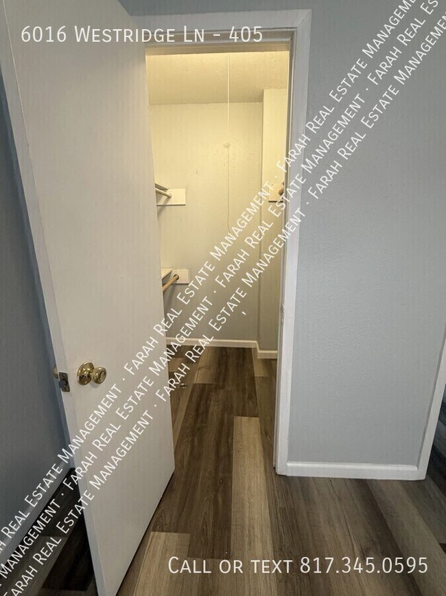 Building Photo - 6016 Westridge Ln