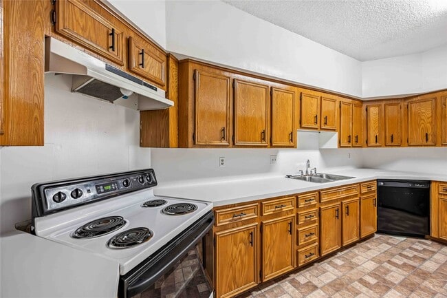 Building Photo - 9410 Stonehouse Ln