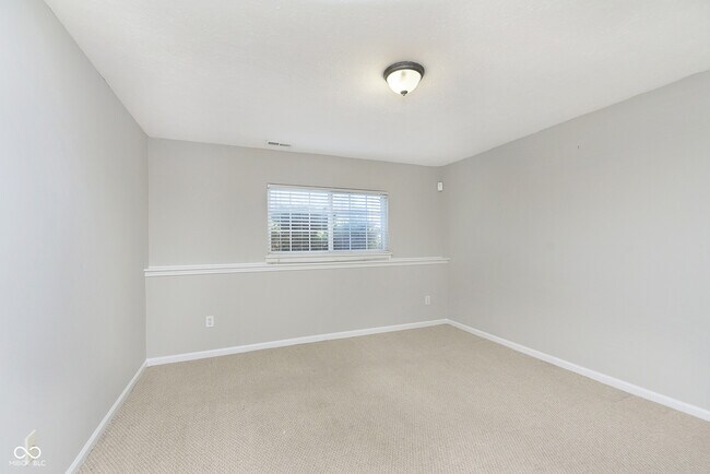 Building Photo - 8333 Clayhurst Dr