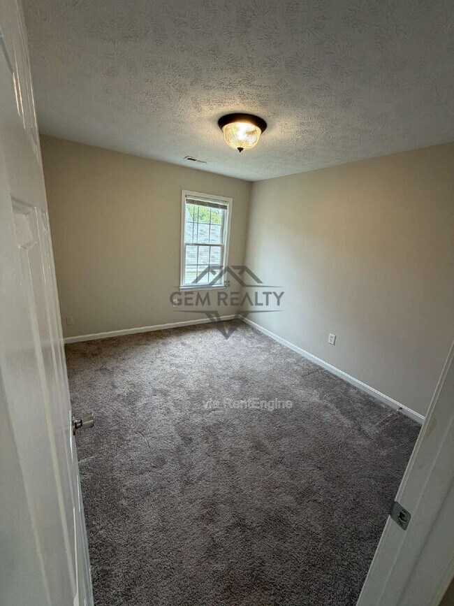 Building Photo - 313 3rd St