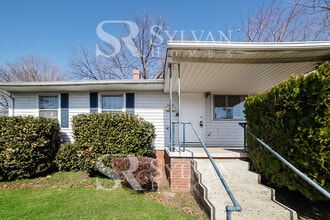 Building Photo - You will love this 3BR Home!