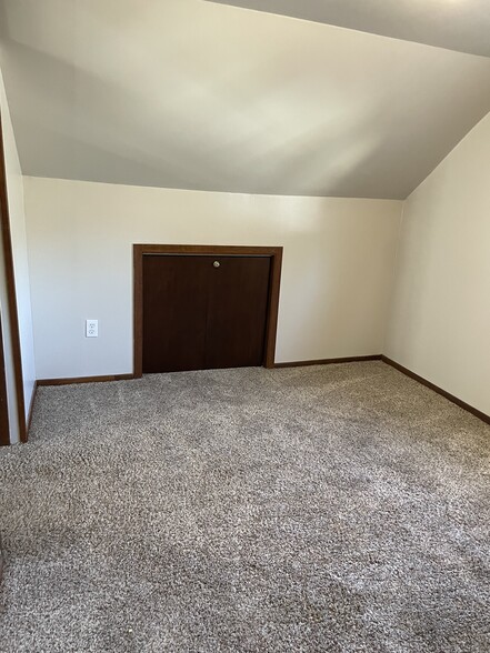 Upper bedroom 4 - 1122 Forest Ave