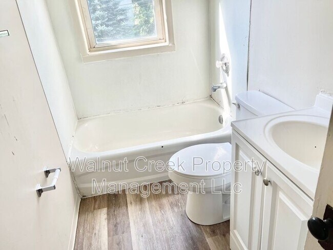 Building Photo - 1818-1818 E 29th St