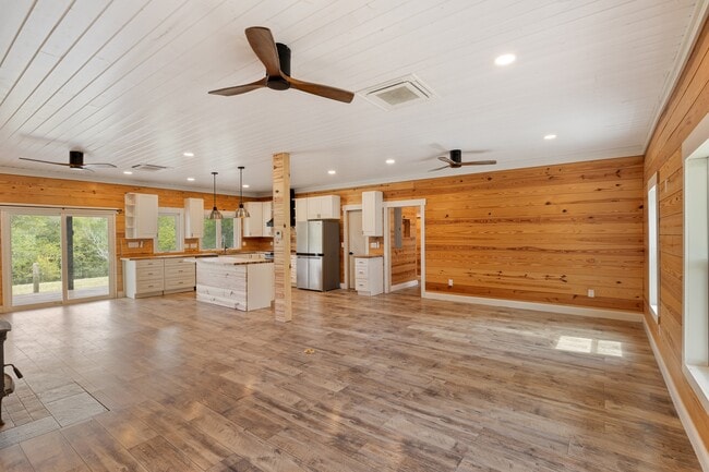 Building Photo - 1503 Cornersville Hwy