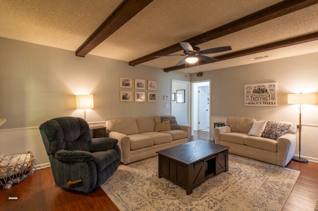 Building Photo - 5604 Greentree Ave