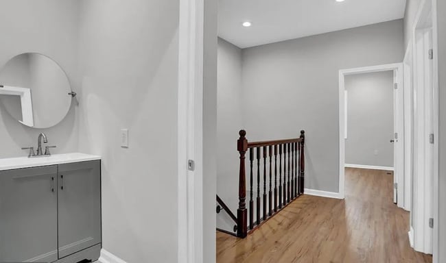 Building Photo - Beautifully Updated Townhome