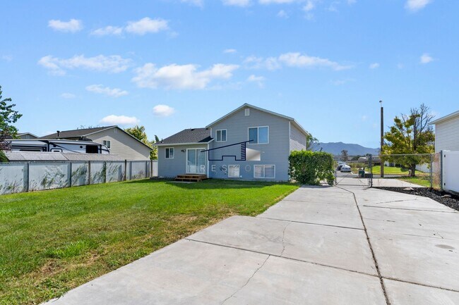 Building Photo - Updated Roy Utah 5 Bedroom 2 Bathroom Home!!
