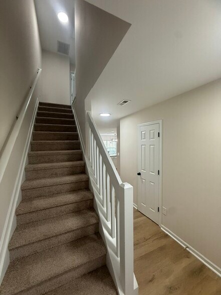 Building Photo - 116 Goldfinch Ave