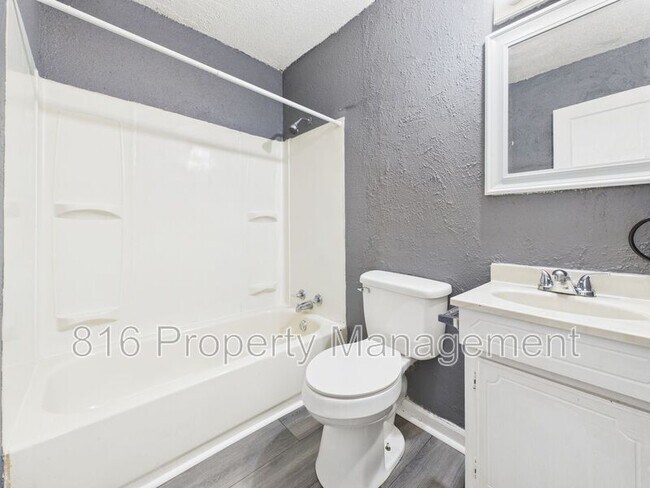 Building Photo - 7424 Bellefontaine Ave