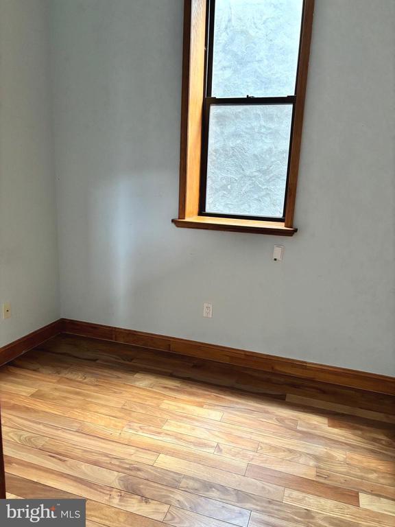 Building Photo - 1338 W Girard Ave