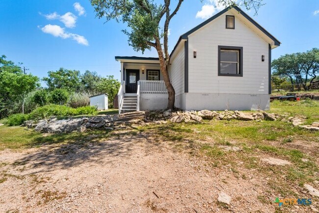 Building Photo - 1219 Lakeside Dr E