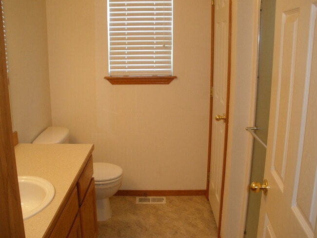 Building Photo - Must See!!!