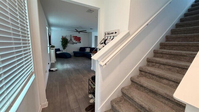 Building Photo - 11200 Listening Dr