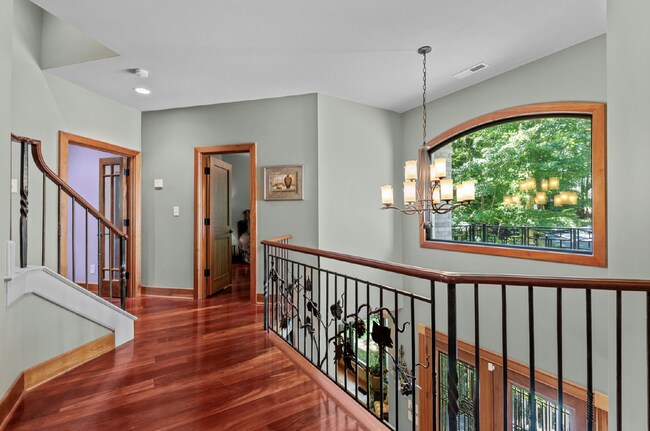 Building Photo - Luxurious 5-Bed Sanctuary with Scenic View...