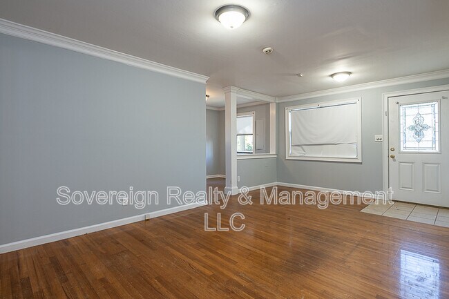 Building Photo - 568 Stokeswood Ave SE