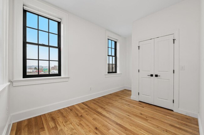 Building Photo - 1121 Dayton St