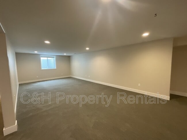 Building Photo - 5506 Sunny Cv