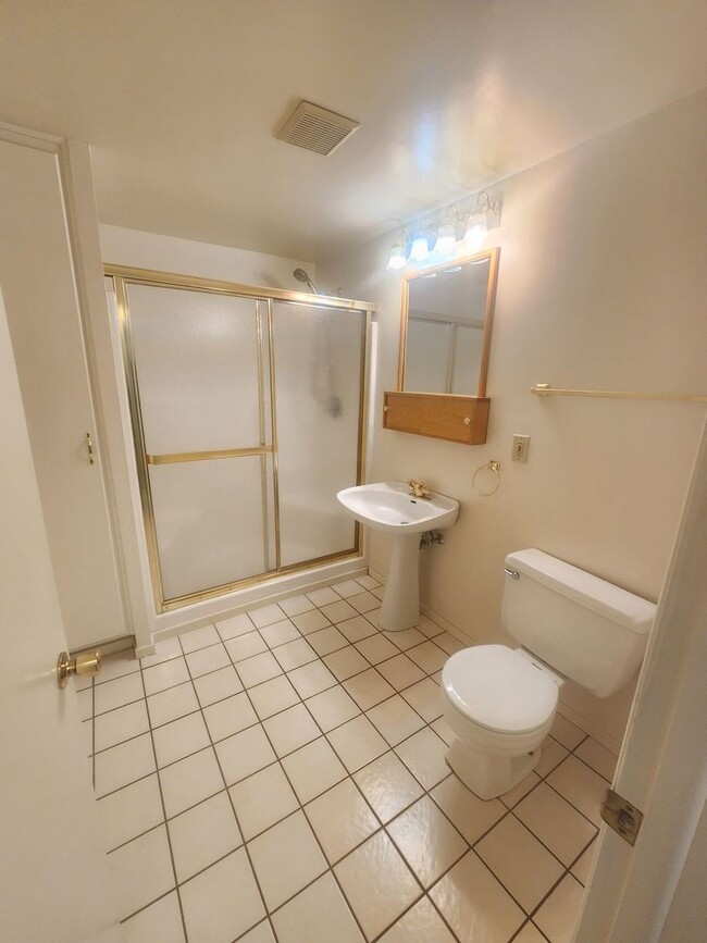 Building Photo - Beautiful 3 bedroom 2 Bath home in Indian Cove with a POOL!