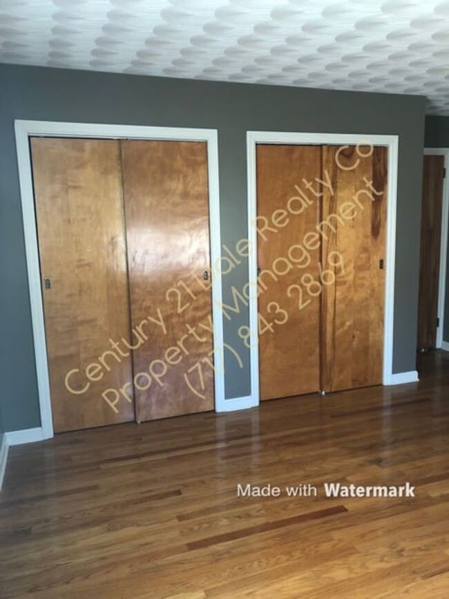 Building Photo - Very Large 3 BR House in North Eastern School District