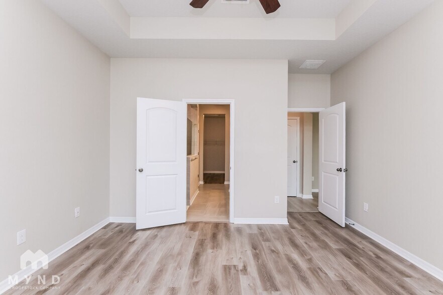 Building Photo - 5530 Silver Sun Dr