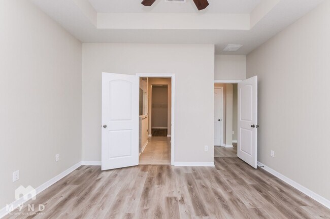 Building Photo - 5530 Silver Sun Dr