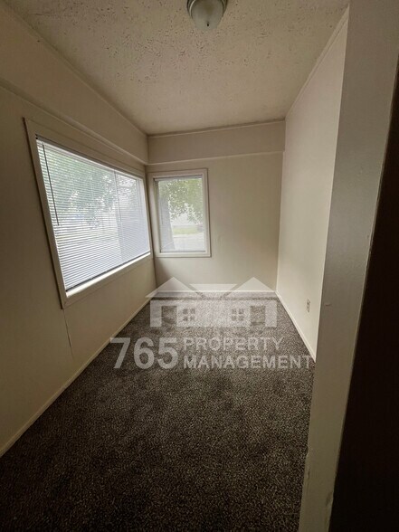 Building Photo - 603 S Main St