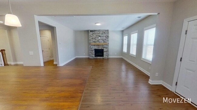 Building Photo - 1021 Silver Farm Rd