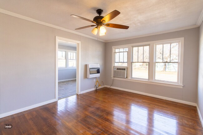 Building Photo - 2100 Garfield St