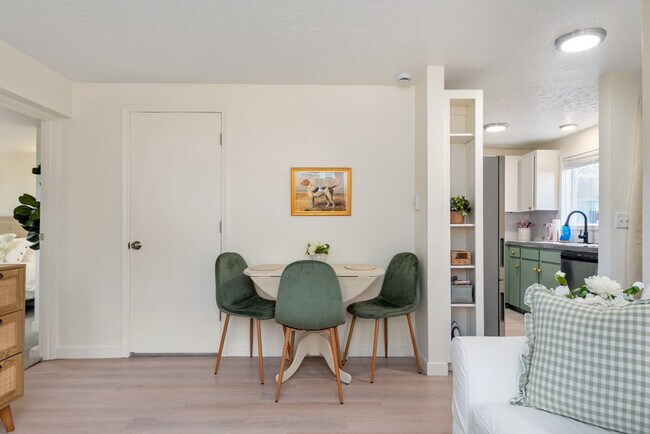 Building Photo - 838 SE Tacoma St