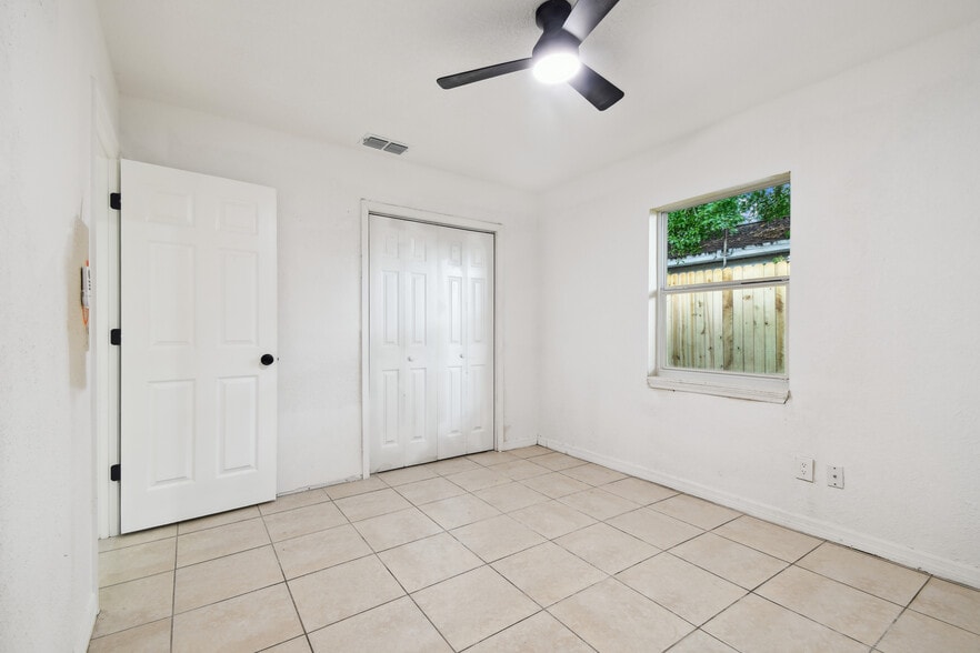 A 2/1 900 sqft - 3320 W Kathleen St