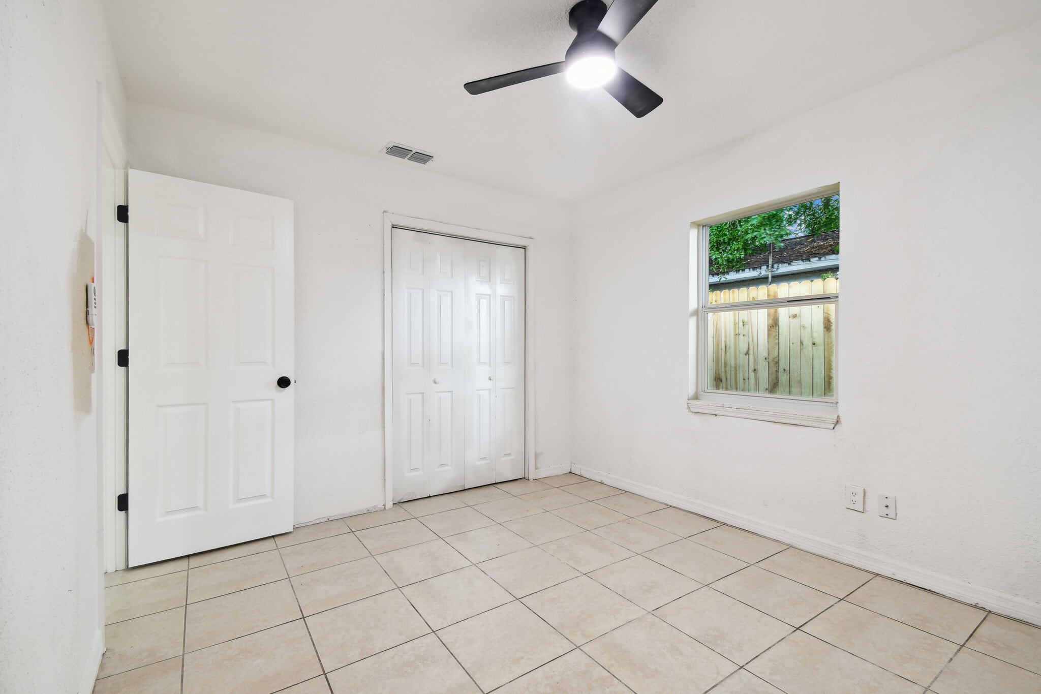 A 2/1 900 sqft - 3320 W Kathleen St