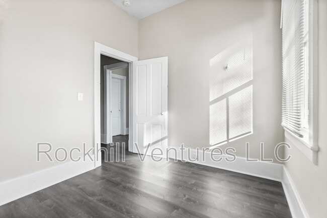Building Photo - 508 W 42nd St