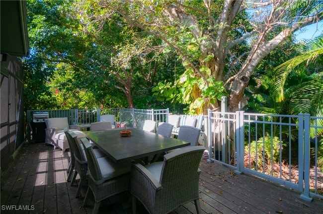 Building Photo - 1313 Solana Rd