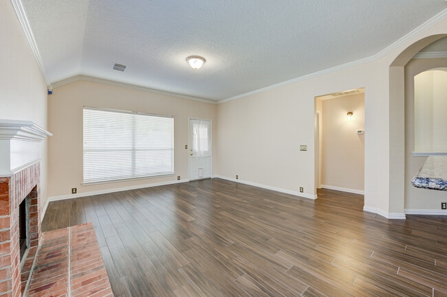 Building Photo - 18818 Woodbreeze Dr