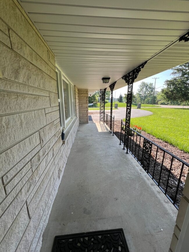 Building Photo - Home with Paradise Setting in Backyard! Available July 2026!! $2,500 Monthly!