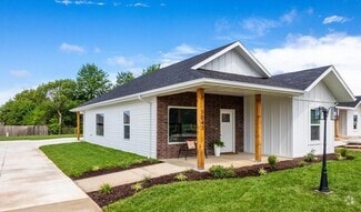 Building Photo - 922 N Blake Ave