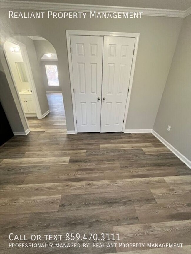 Building Photo - 820 Charles Ave