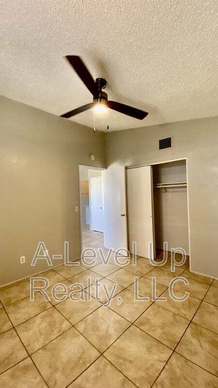 Building Photo - 405 E Thoroughbred St