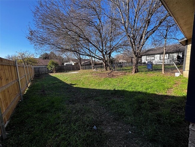 Building Photo - 2203 Donahue Ln