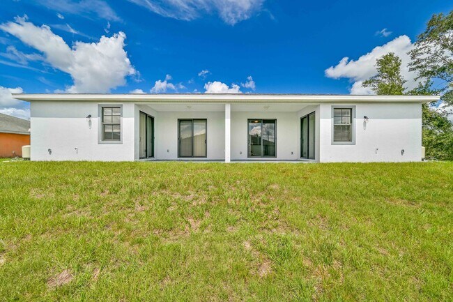 Building Photo - ** 3 Bed / 2 Bath ~ 2 Car Garage ~ New Con...