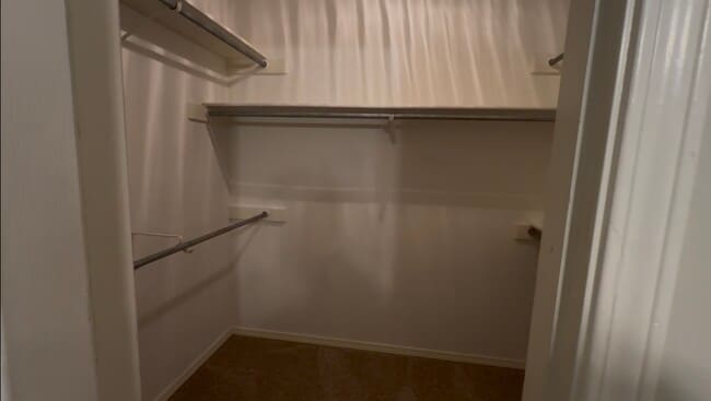 Building Photo - 408 Hidden Oaks Cir