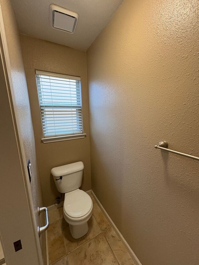 Building Photo - NW Visalia Home coming soon!