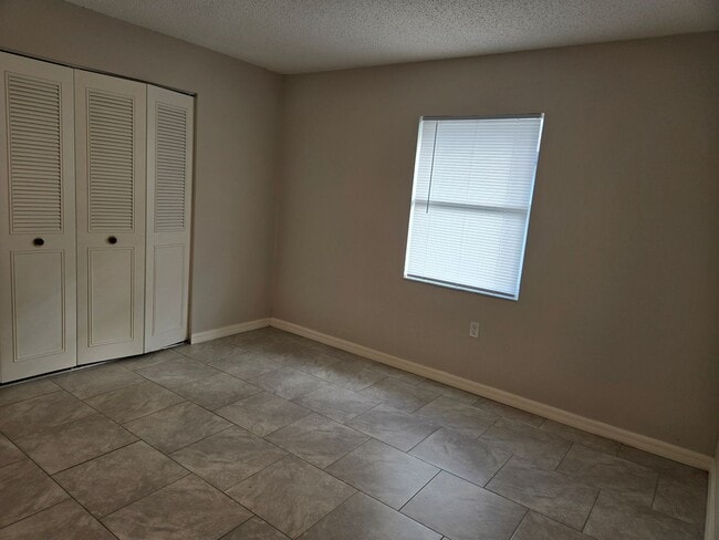 Building Photo - CPH Sebring LLC