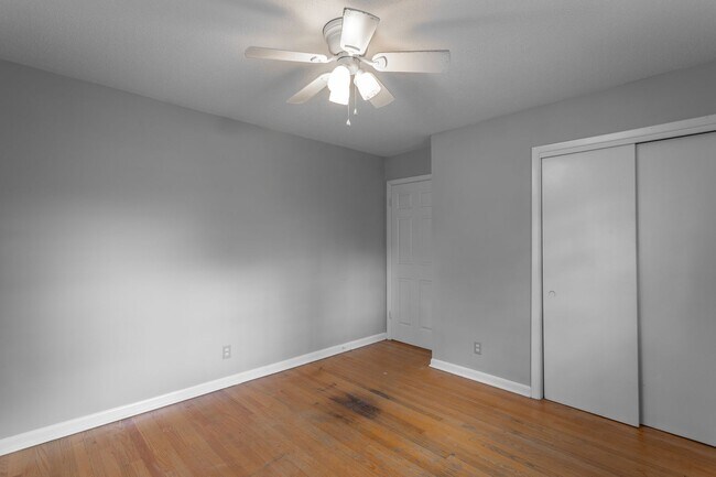 Building Photo - 3 Bedroom Home Close to All